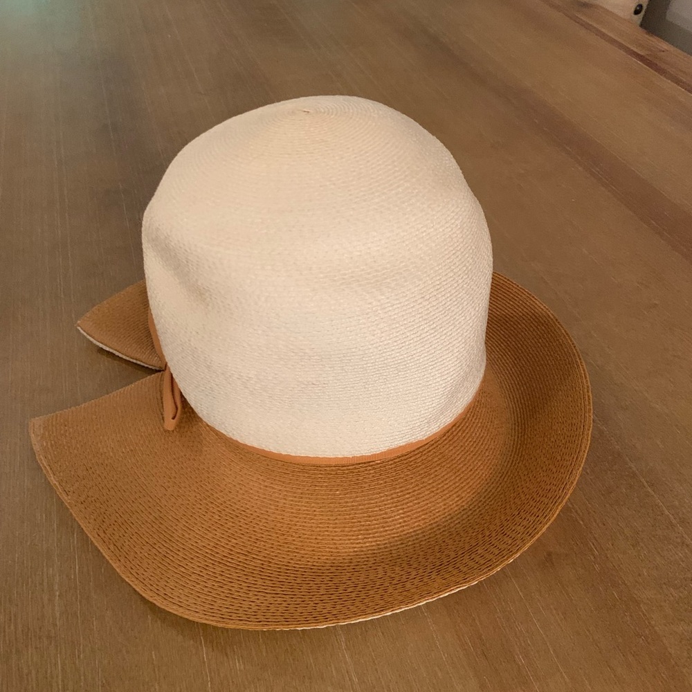 Vintage Mr John cream and tan hat.